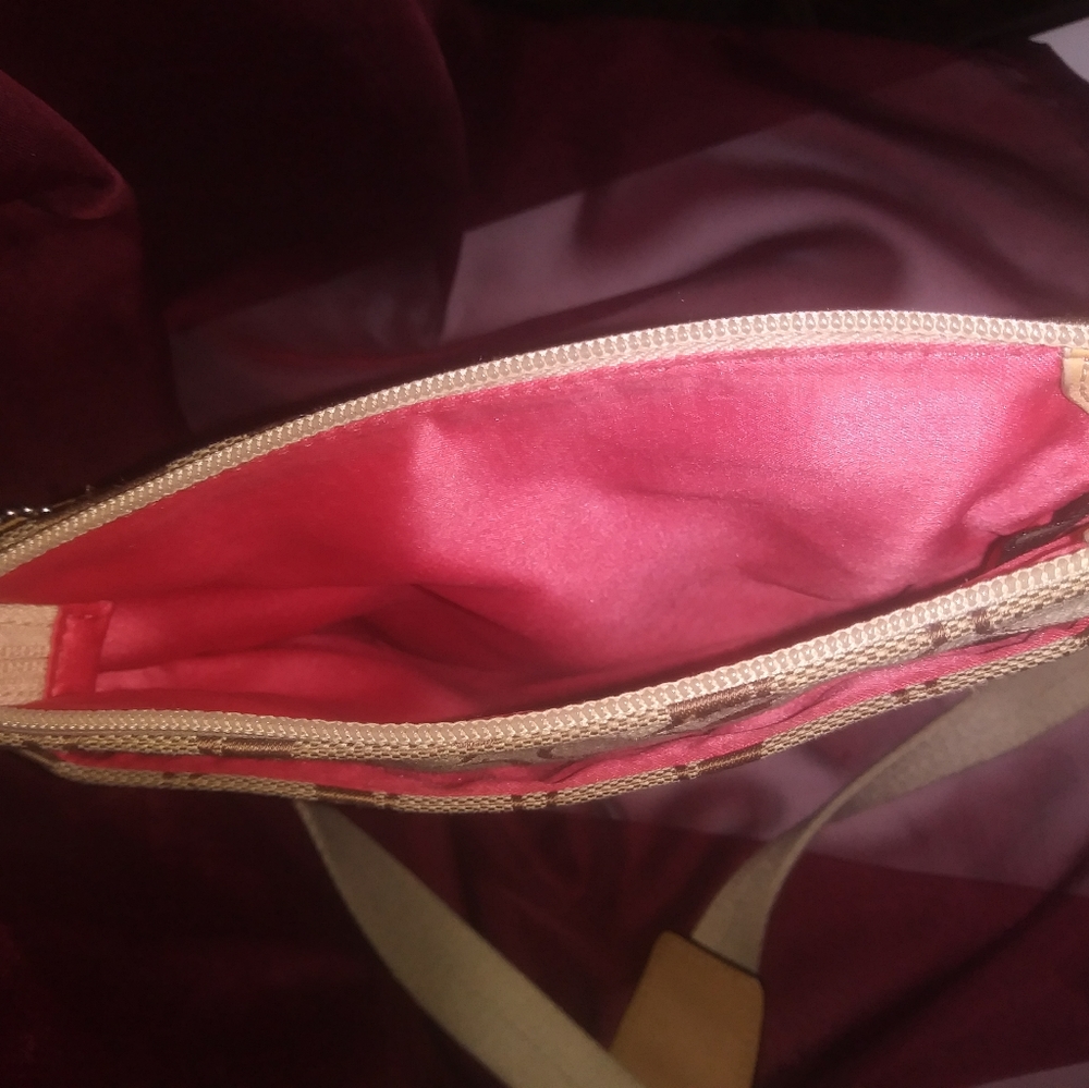 Coach crossover purse - Picture 4 of 4